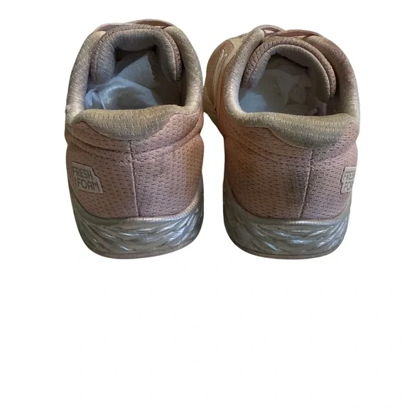 New Balance Little Girls Size 9.5 Pink Sneakers Arishi V2 Fresh Foam - Picture 2 of 5